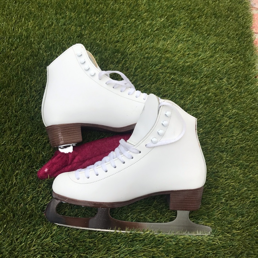 Gently used Women’s Ice Skates size 5